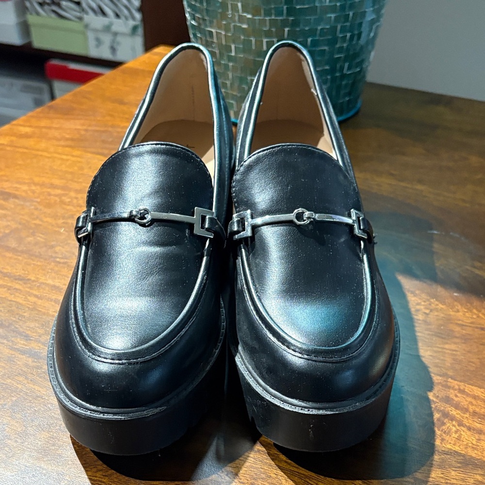 Journee Collection Women's Black Loafers with Metal Detail